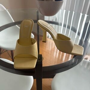 Zara Women's Baby Yellow Mules size 7